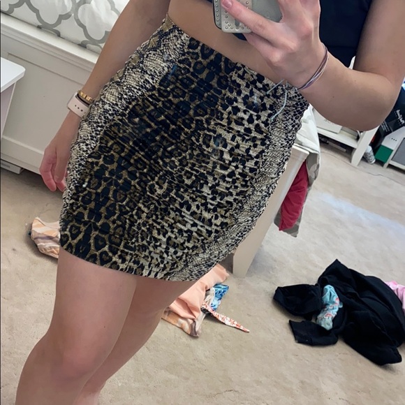 CHEETAH/SNAKE SKIN SKIRT - Picture 2 of 6